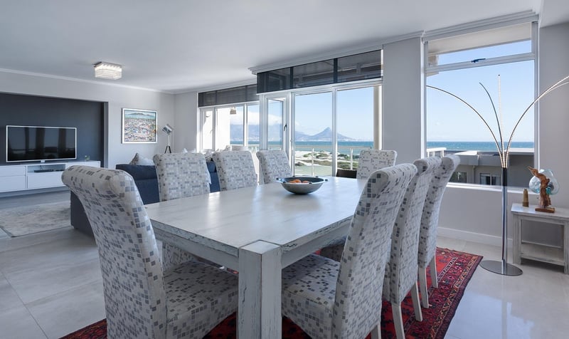 Royal Dining Table